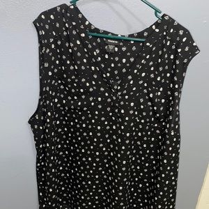 Torrid 4XL black with white skulls, jewels and stars